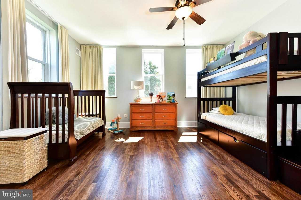 1130 Constitution Ave Ne #1 - Photo 4 of 8