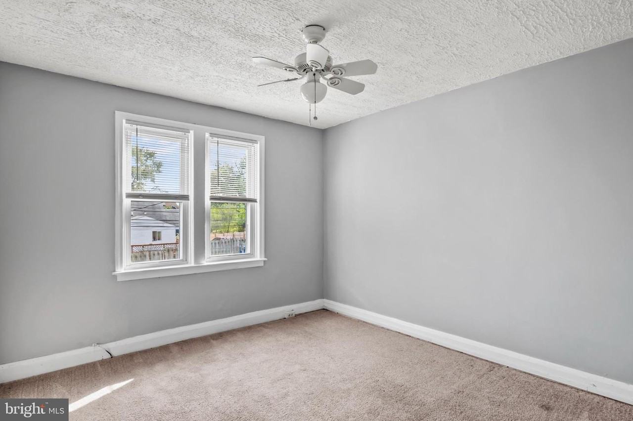 1411 Filbert St #2 - Photo 5 of 25