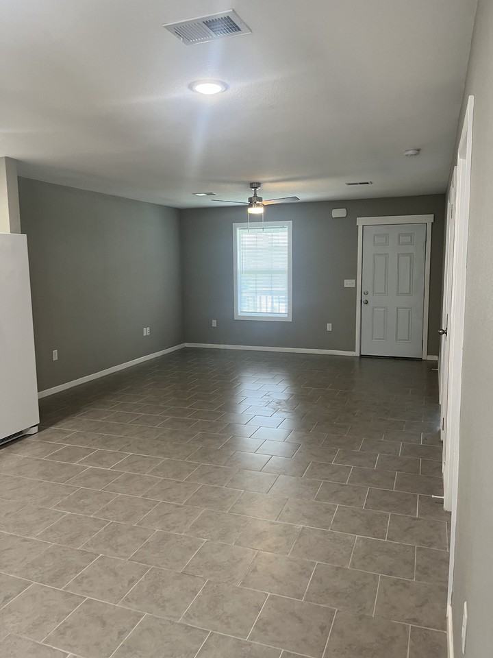 511 N Main St #B - Photo 3 of 14