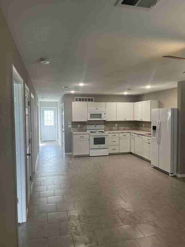 511 N Main St #B - Photo 4 of 14