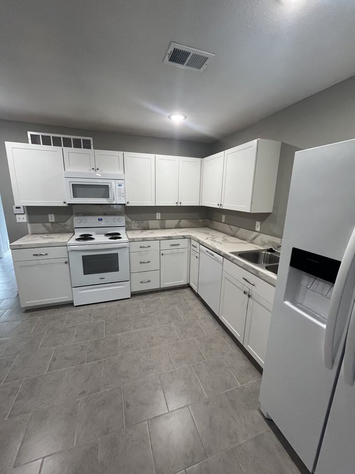 511 N Main St #B - Photo 5 of 14