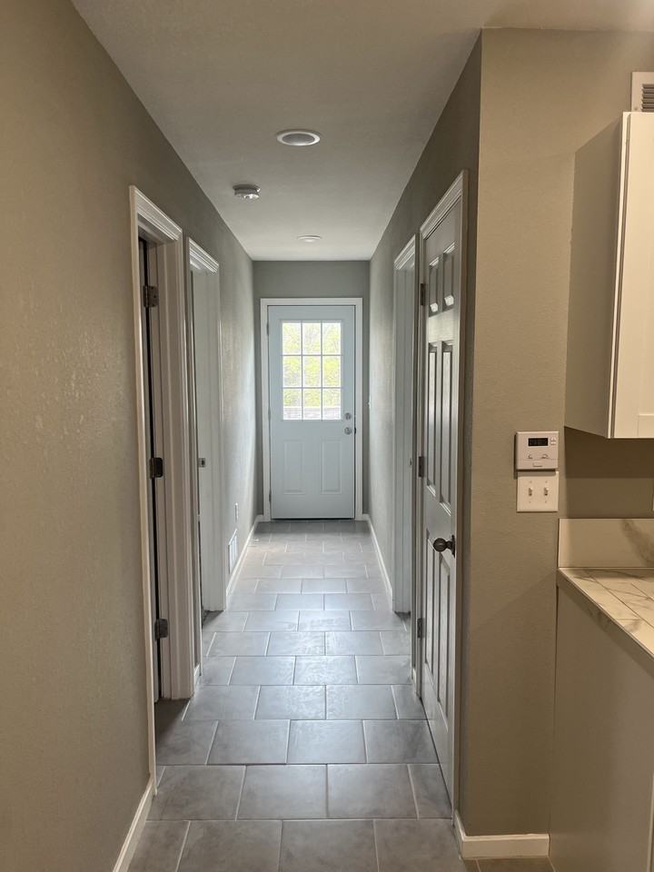 511 N Main St #B - Photo 7 of 14