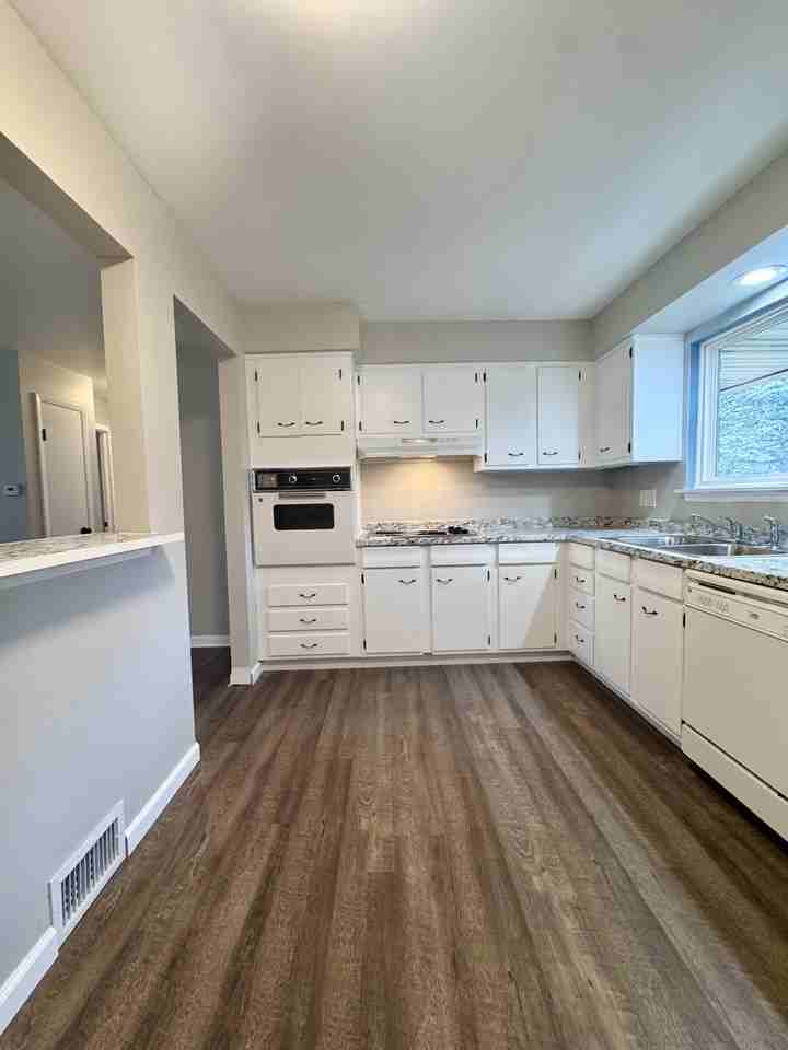 4493 South Buffalo Street - Hawthorne 4 - Photo 3 of 11