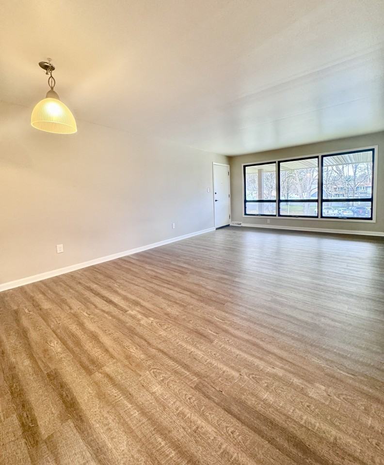 4493 South Buffalo Street - Hawthorne 4 - Photo 5 of 11