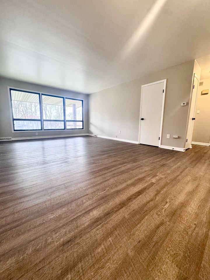 4493 South Buffalo Street - Hawthorne 4 - Photo 6 of 11