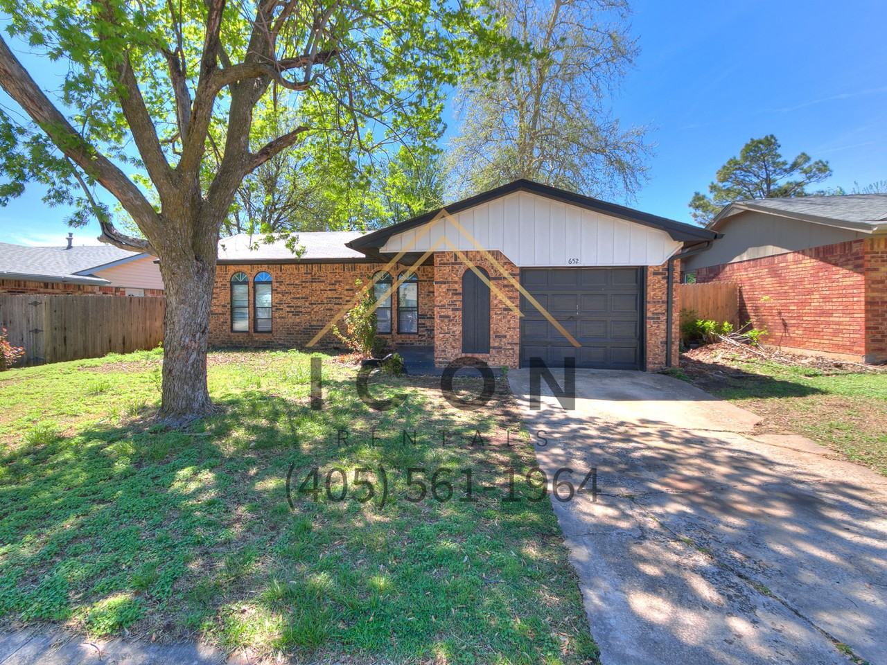 652 W Hillcrest Dr #1