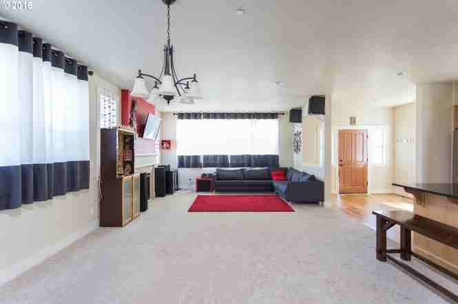 7697 Ne Prefontaine St #1 - Photo 3 of 27