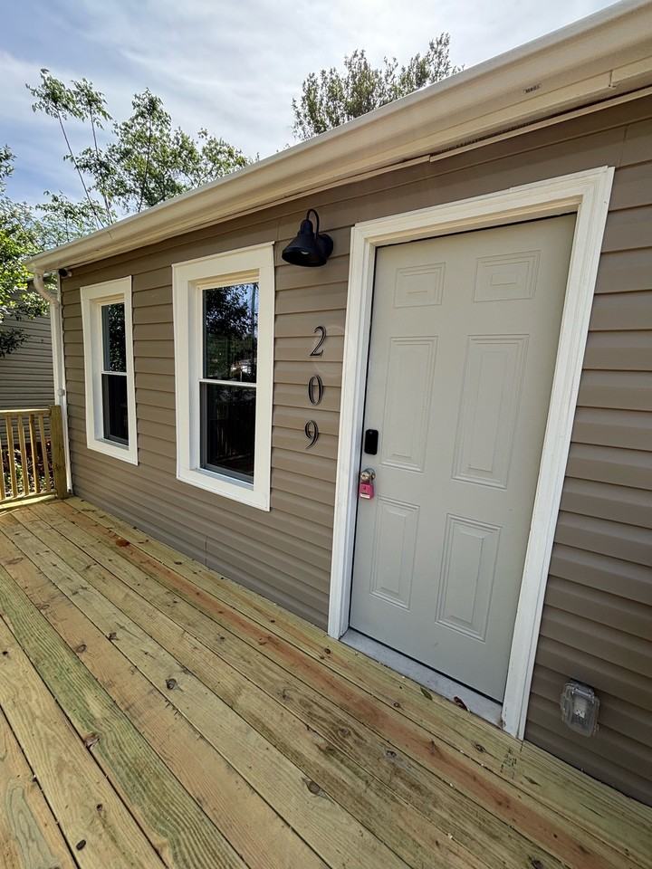 209 Gertrude St #1 - Photo 3 of 17