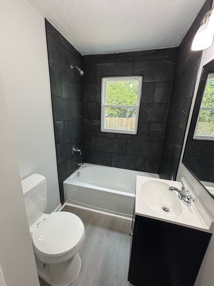 209 Gertrude St #1 - Photo 7 of 17