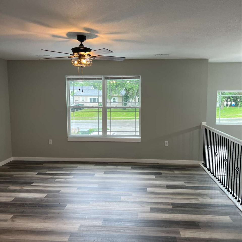 803 Broad St #B - Photo 3 of 15