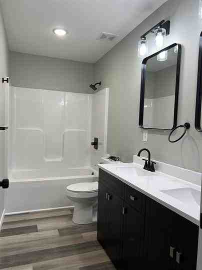 803 Broad St #B - Photo 7 of 15