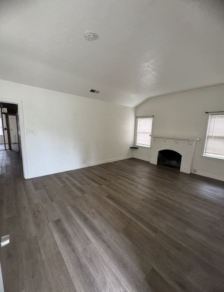 1361 N Safford Ave #1 - Photo 2 of 20