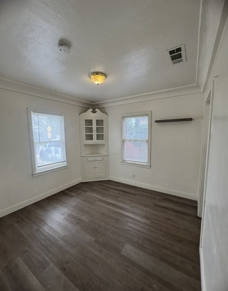 1361 N Safford Ave #1 - Photo 5 of 20