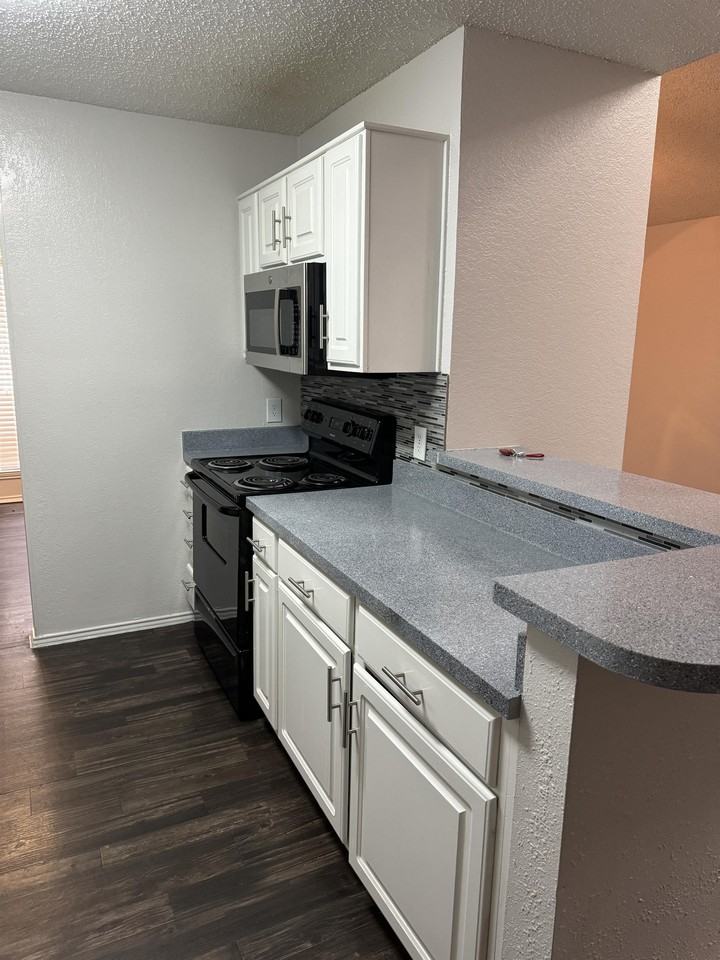 5988 Westcreek Dr - Photo 5 of 30