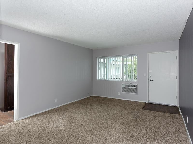 1731 Rogers Pl - Photo 2 of 25