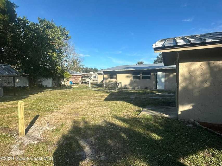 9852 Honeysuckle Dr #C - Photo 2 of 12