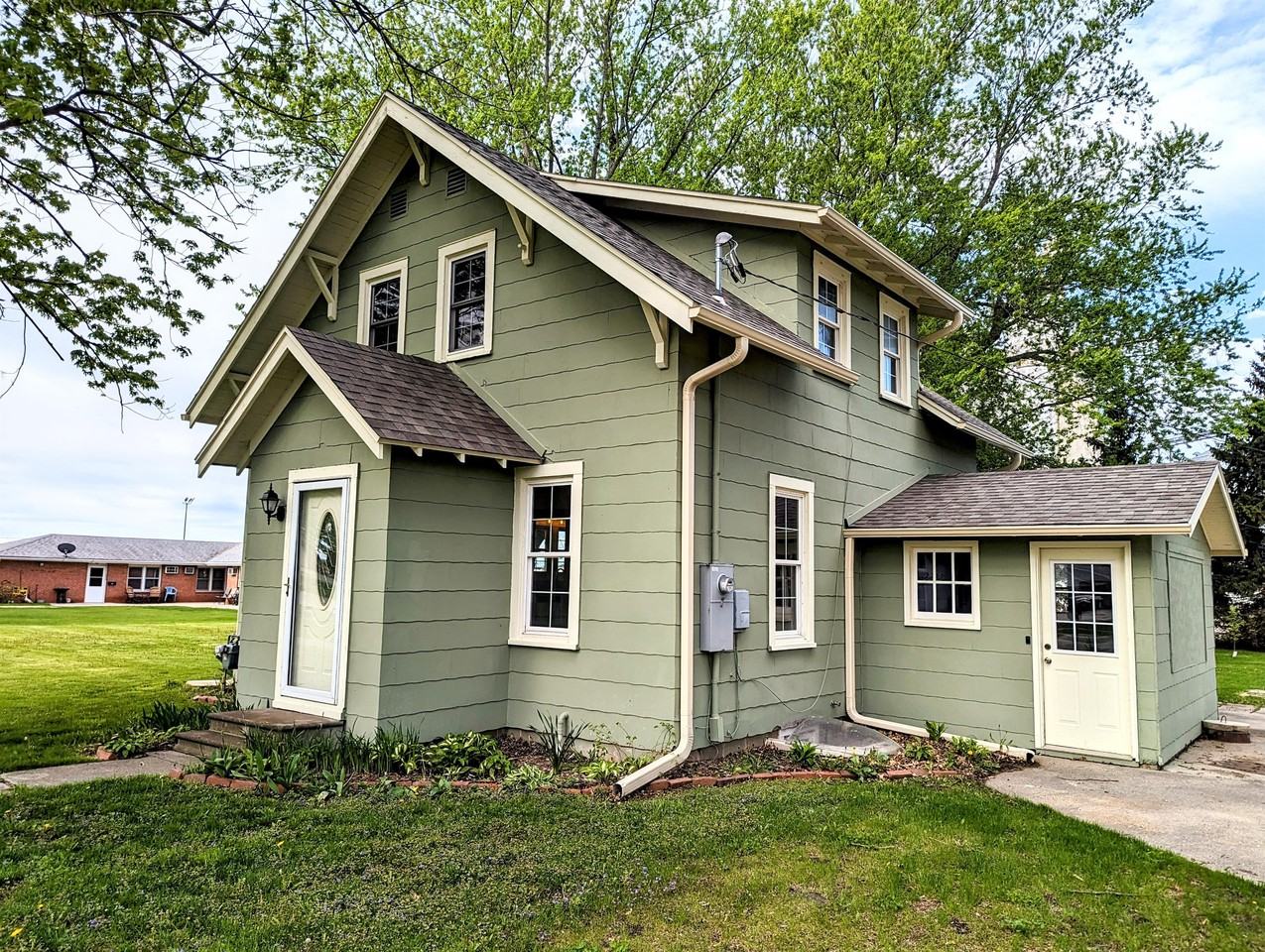 604 8th Ave #1 - Photo 4 of 19