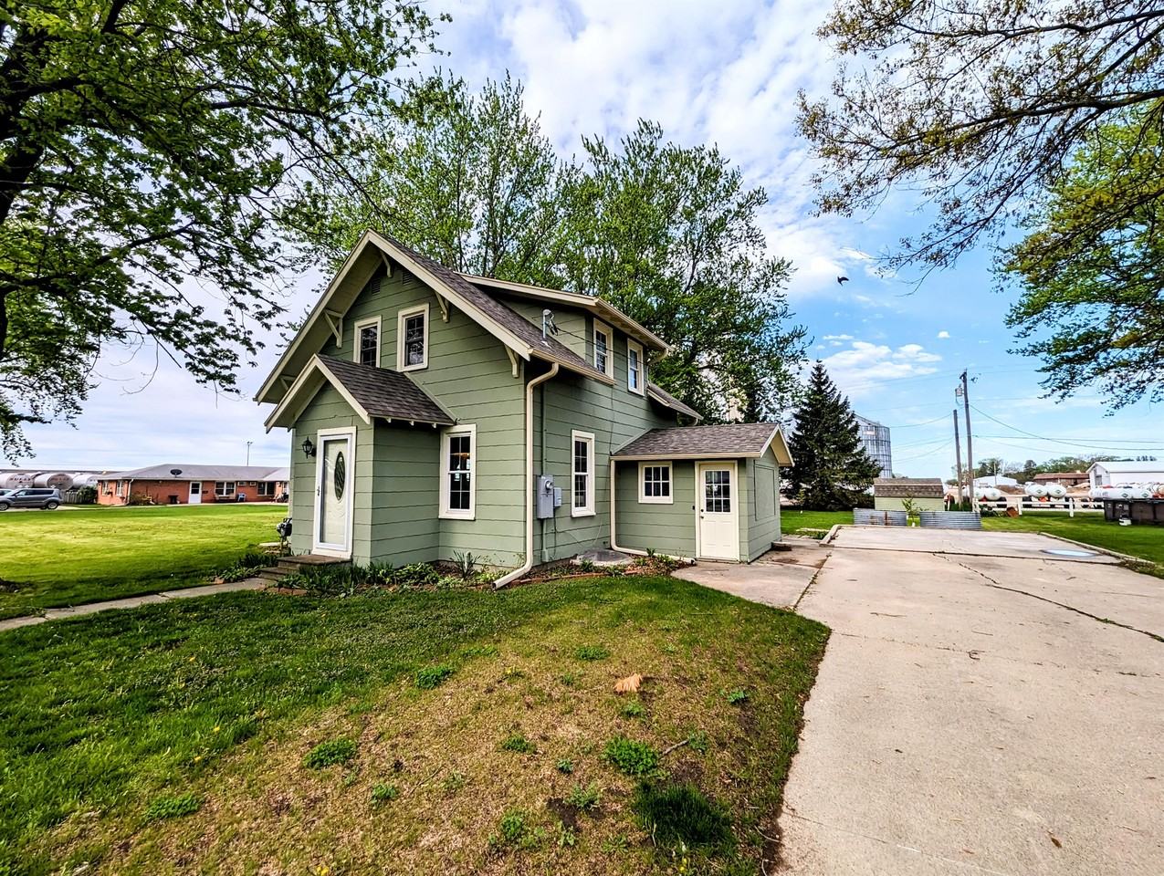 604 8th Ave #1 - Photo 5 of 19