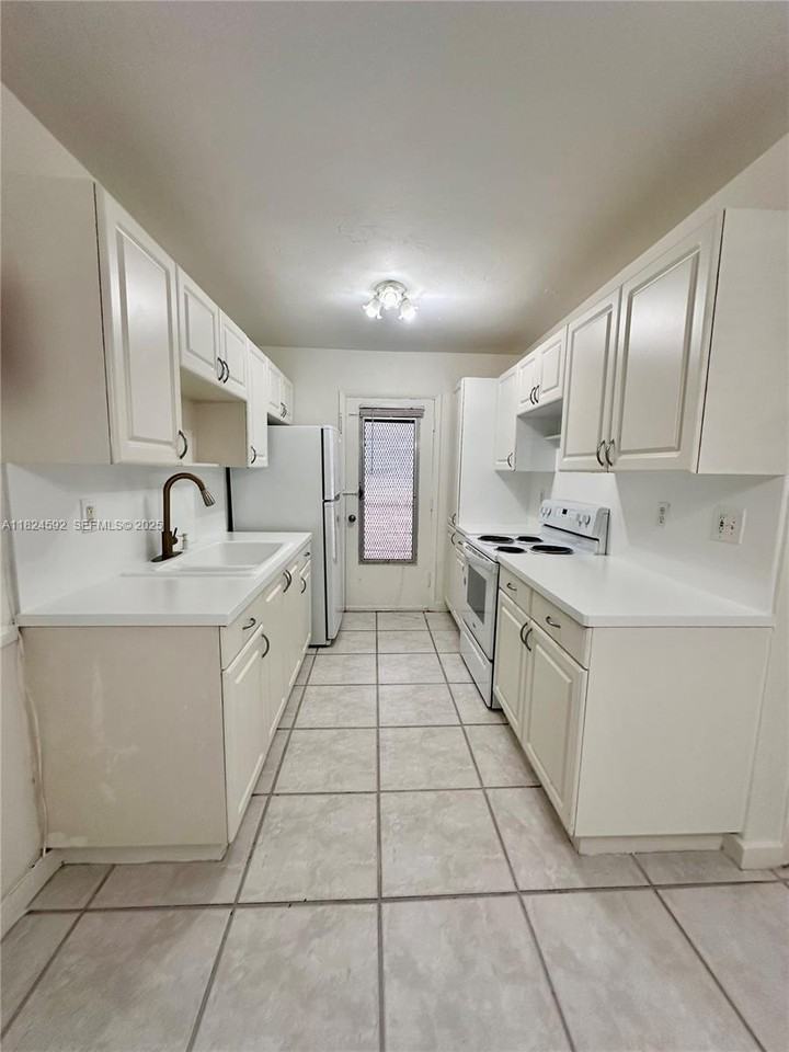 950 Biarritz Drive #4 - Photo 6 of 10