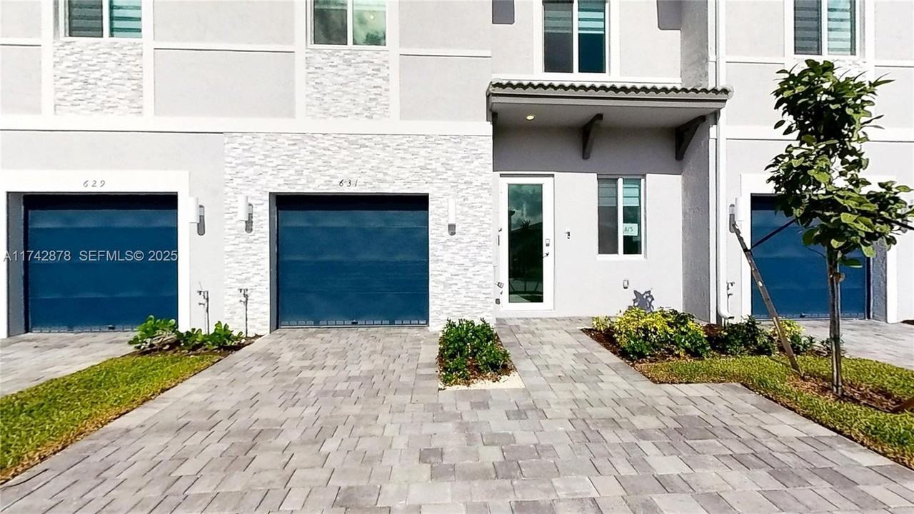 631 Southeast 13th Street Circle - Photo 3 of 36