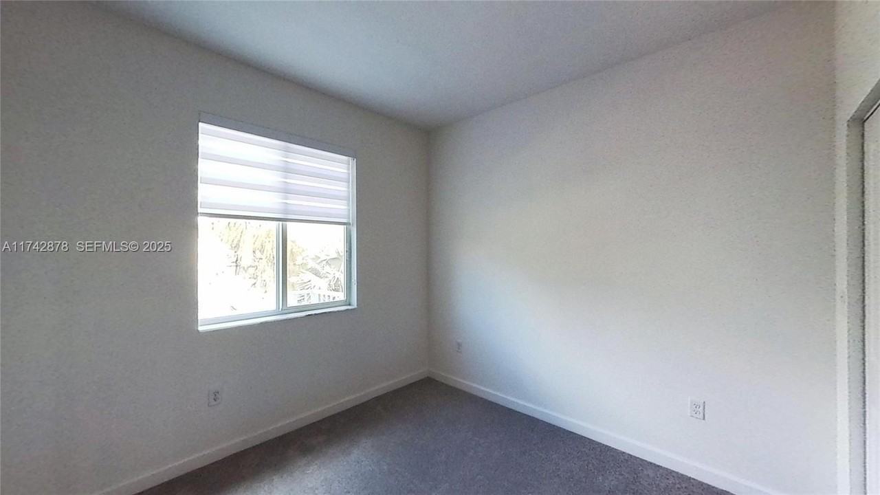 631 Southeast 13th Street Circle - Photo 4 of 36