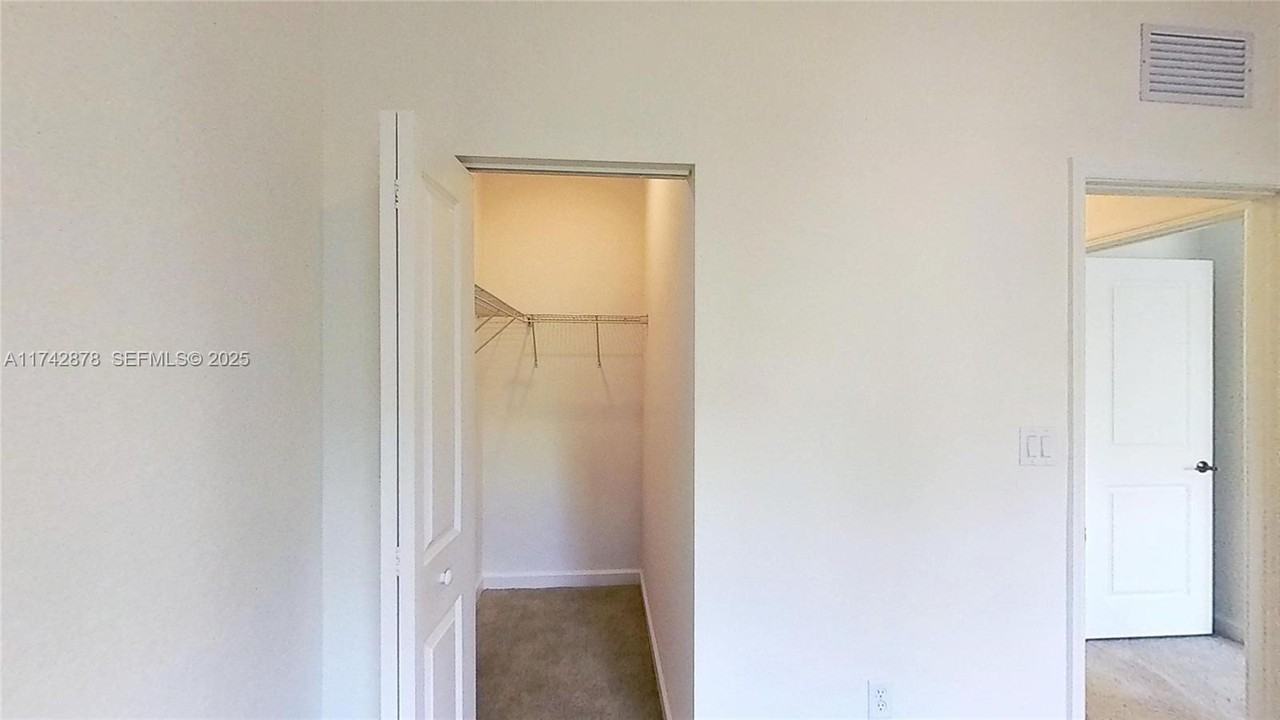 631 Southeast 13th Street Circle - Photo 6 of 36