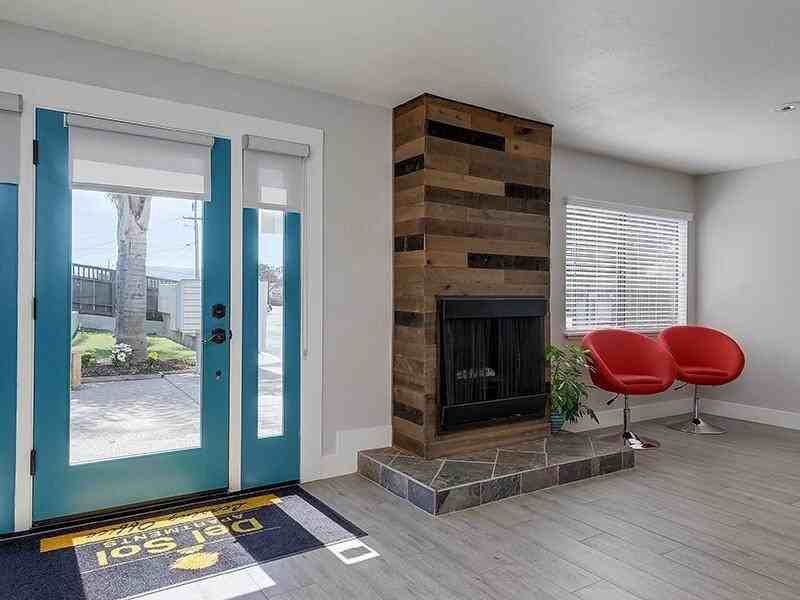 1881 Baker St - Photo 6 of 21