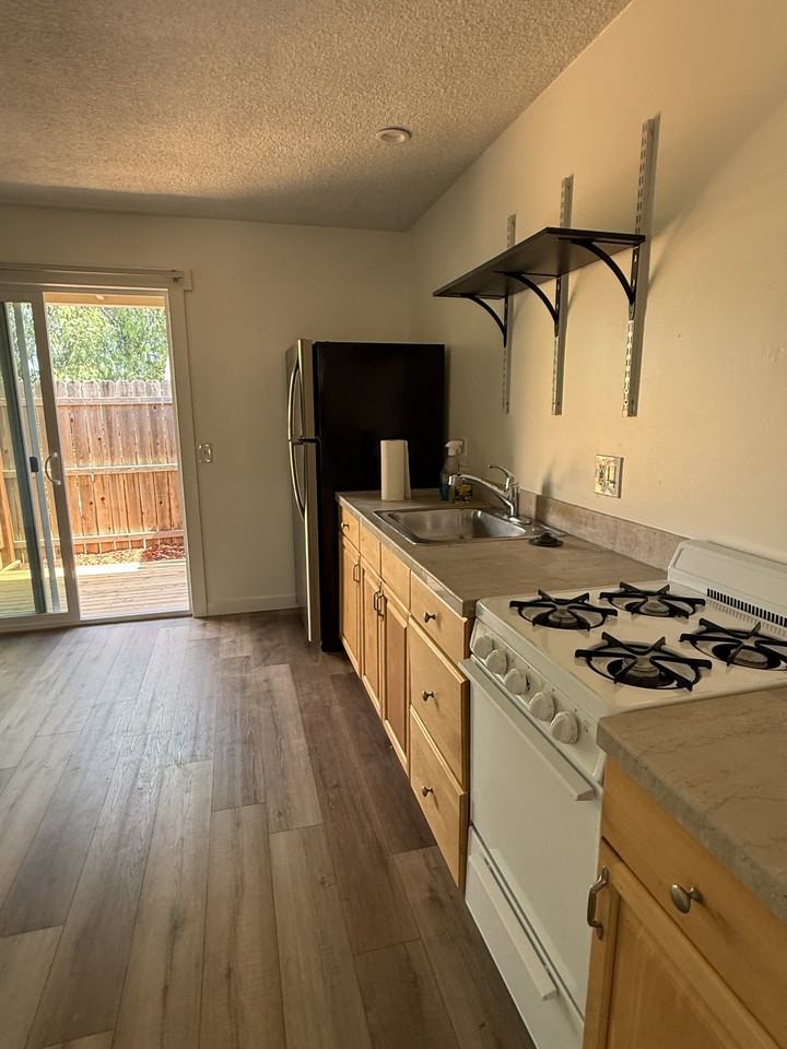 462 Rancho Santa Fe Rd #3 - Photo 6 of 11