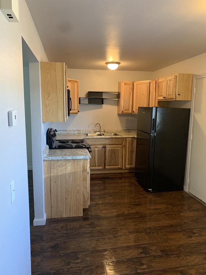 178 Rosewood Dr #B - Photo 2 of 10