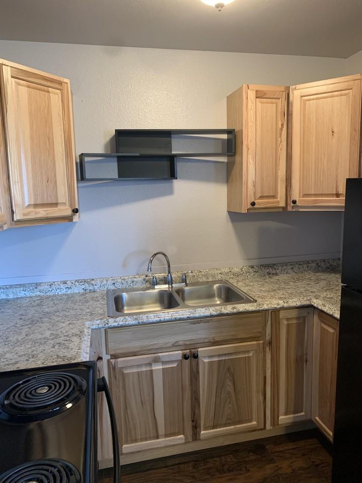 178 Rosewood Dr #B - Photo 3 of 10