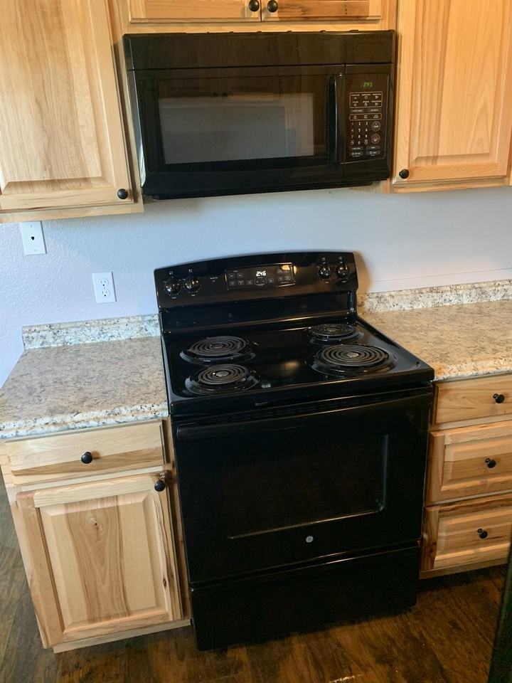 178 Rosewood Dr #B - Photo 4 of 10