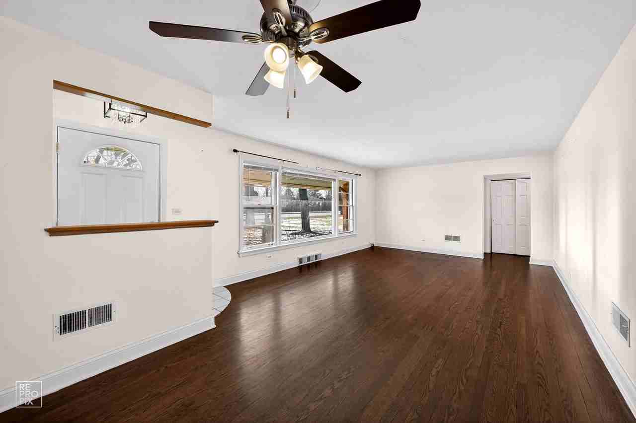 304 E Golf Rd - Photo 4 of 14