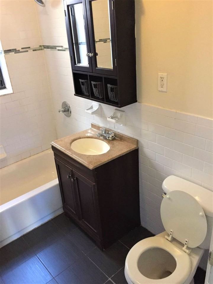 930-Berkeley Manor, LLC - Photo 4 of 9