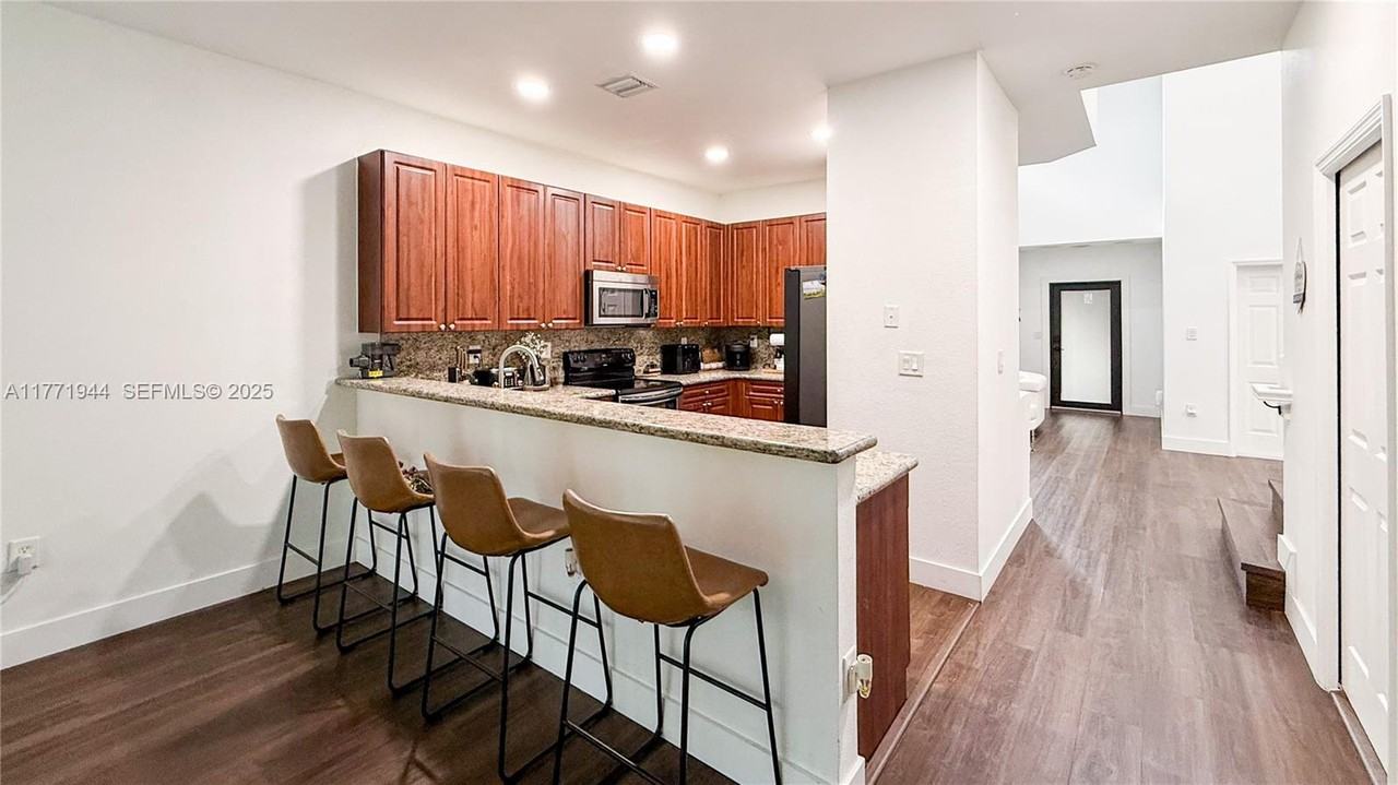 2262 Southeast 2nd Street - Photo 2 of 35