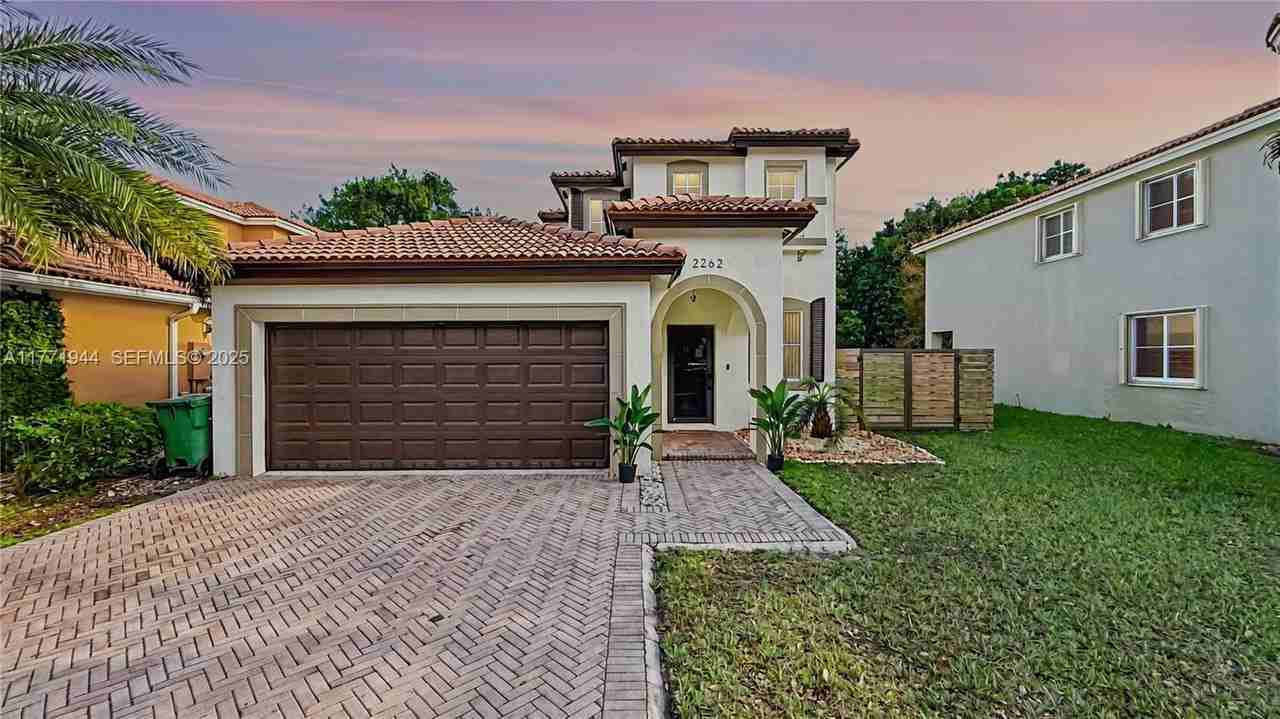 2262 Southeast 2nd Street - Photo 3 of 35