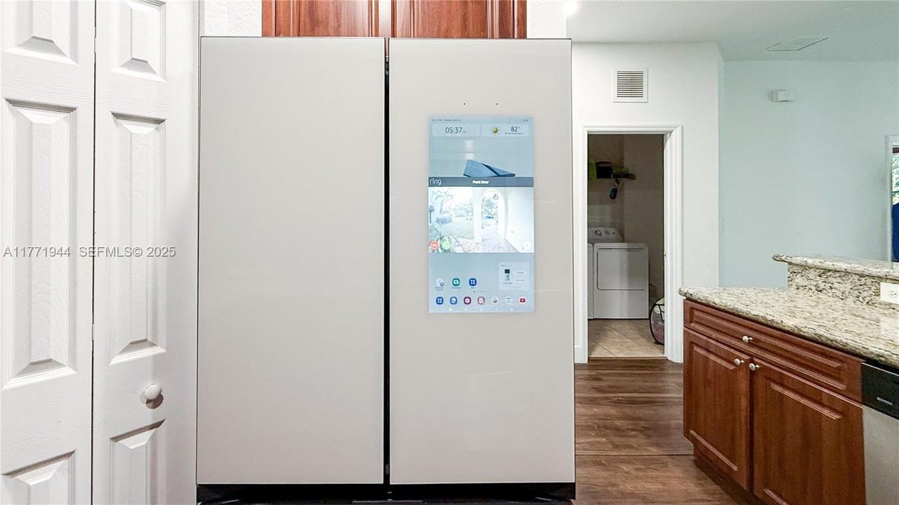 2262 Southeast 2nd Street - Photo 6 of 35