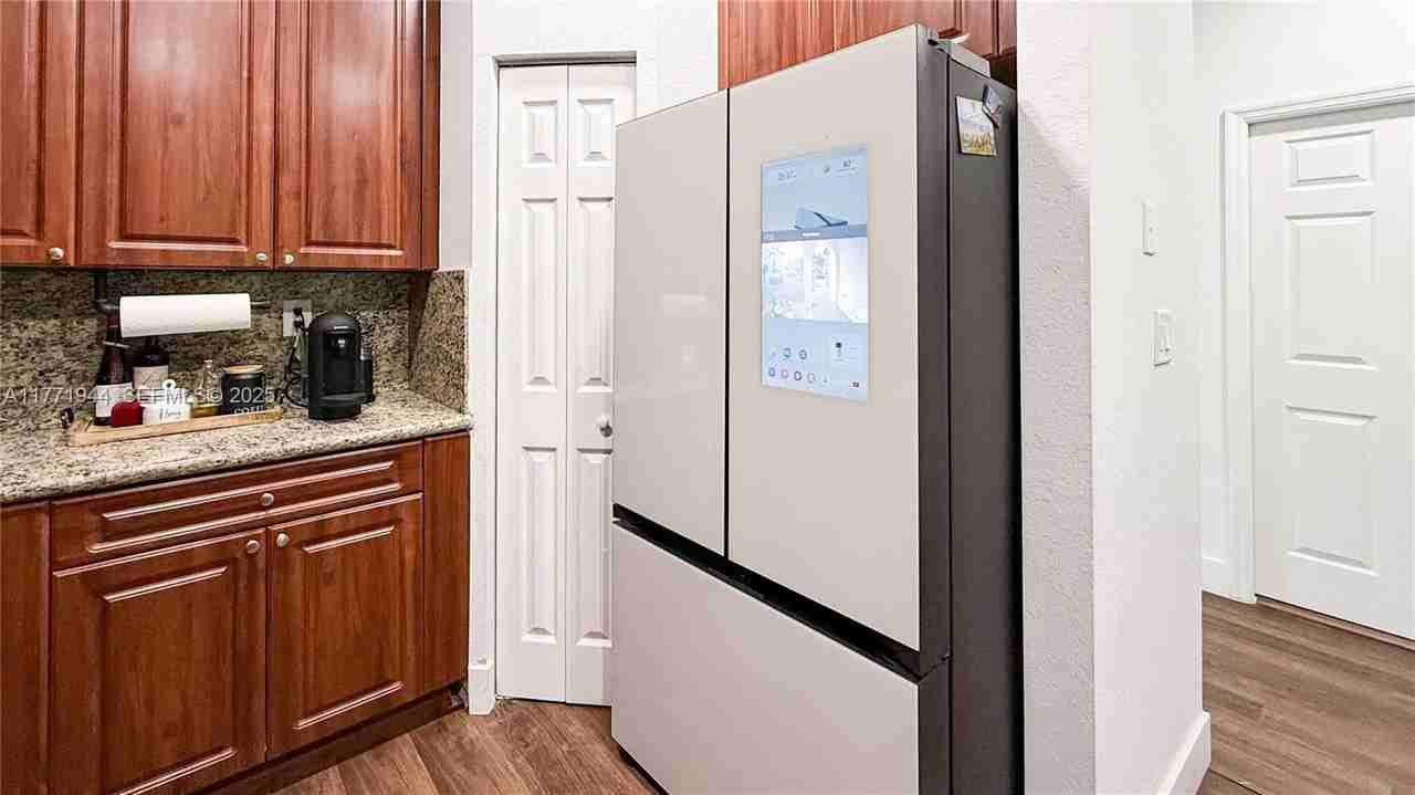 2262 Southeast 2nd Street - Photo 7 of 35