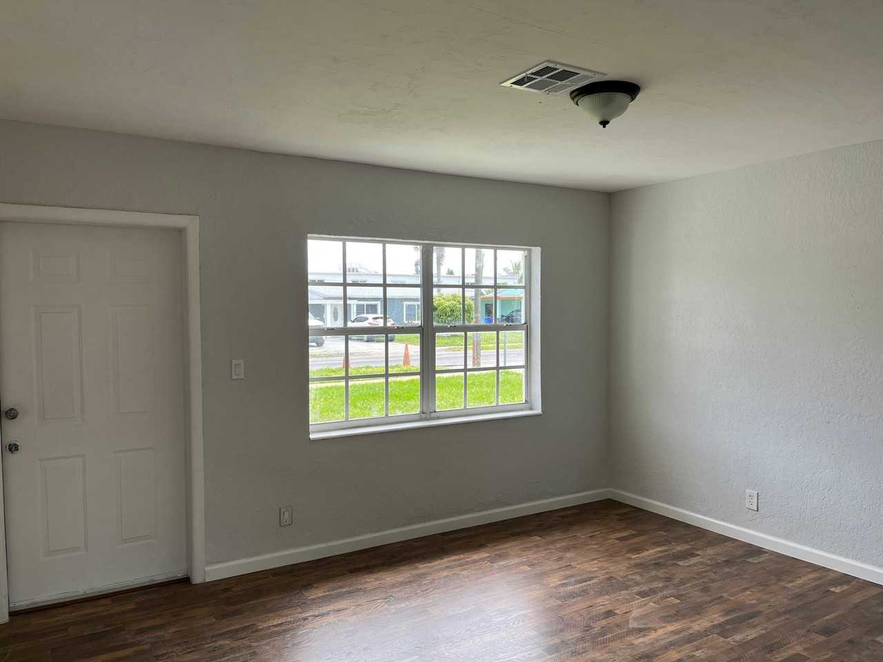 1327 Sw 22nd Ave #1327 - Photo 2 of 10