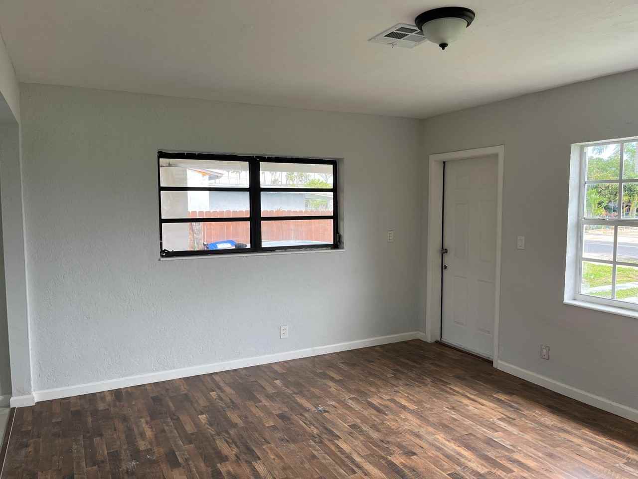 1327 Sw 22nd Ave #1327 - Photo 5 of 10