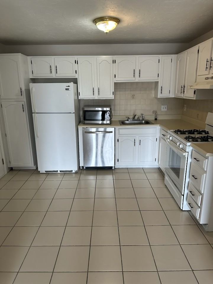 1311 Hanover St #14 - Photo 2 of 9