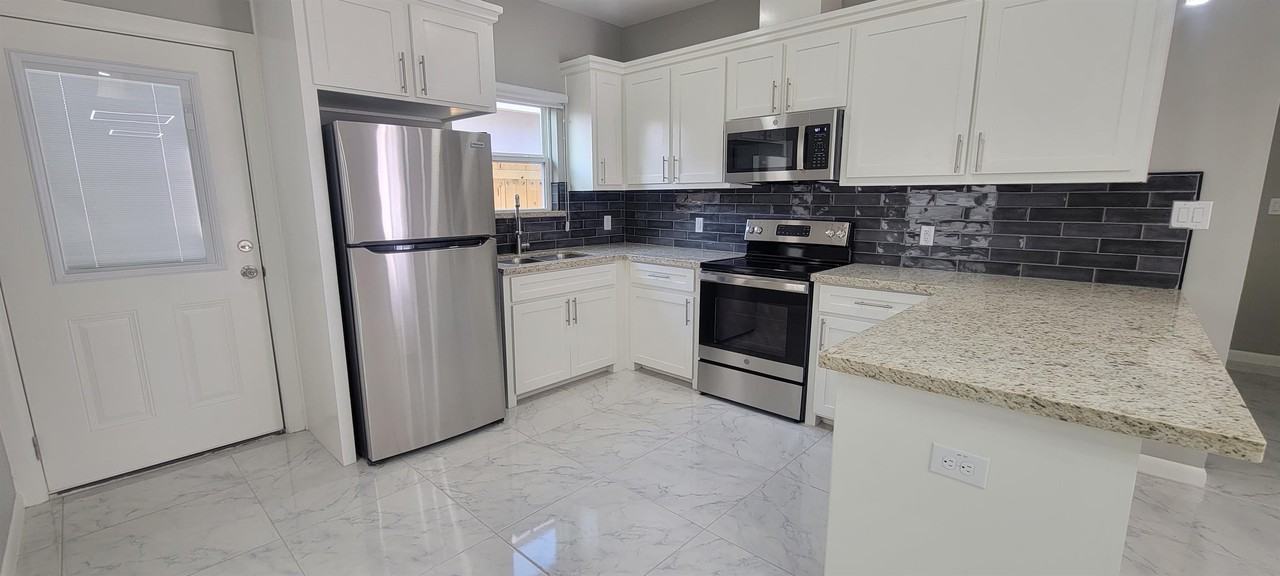 1000 N Blair Ave #4 - Photo 4 of 13