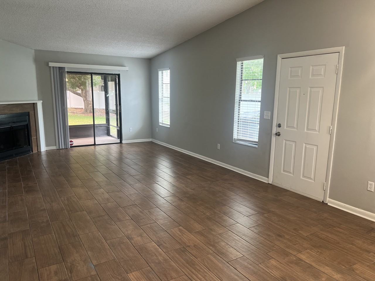 10101 Lake Oak Circle - Photo 6 of 18