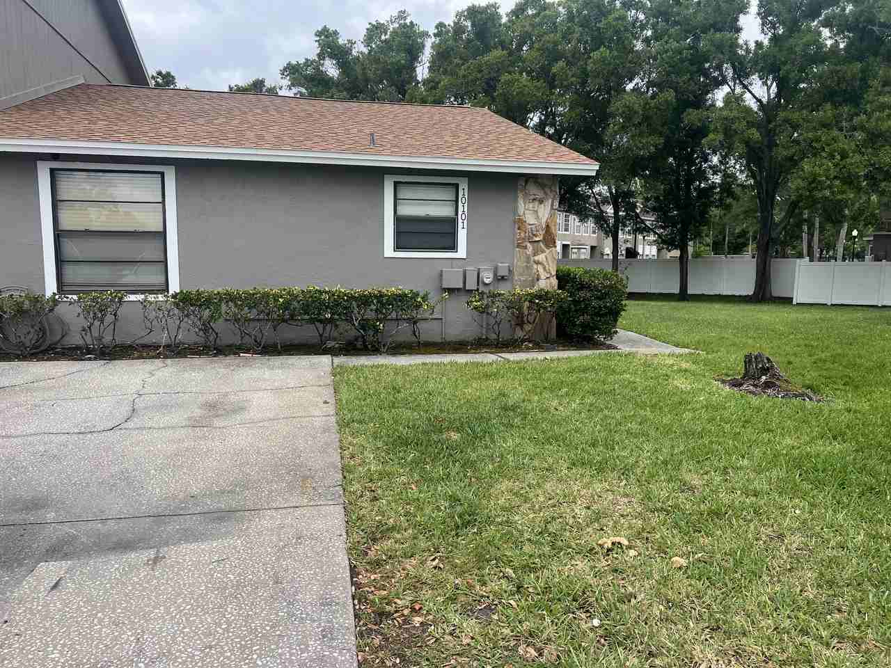 10101 Lake Oak Circle - Photo 3 of 18