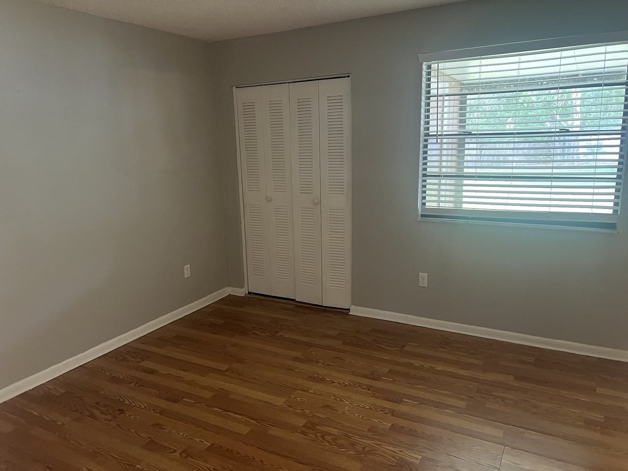 10101 Lake Oak Circle - Photo 5 of 18