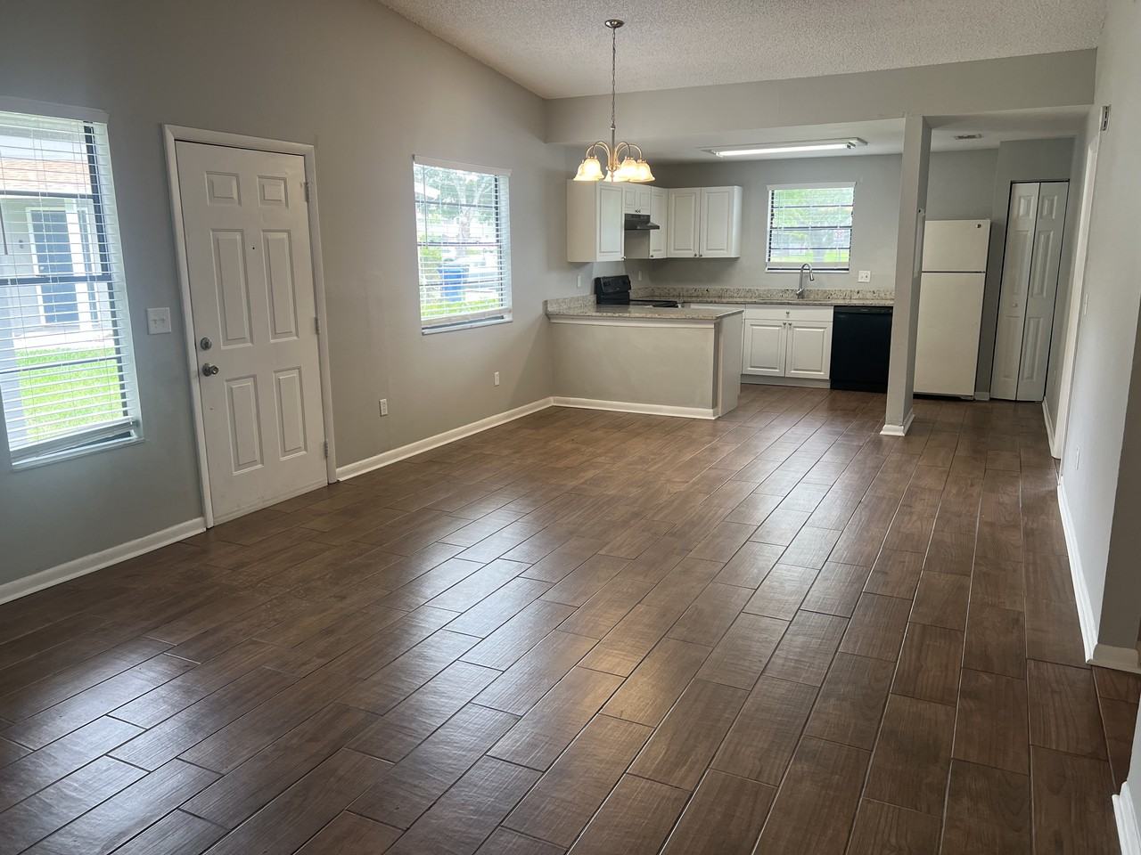 10101 Lake Oak Circle - Photo 5 of 18