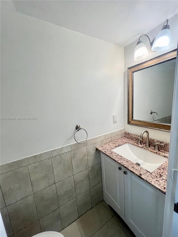 252 Majorca Avenue #252 - Photo 5 of 25