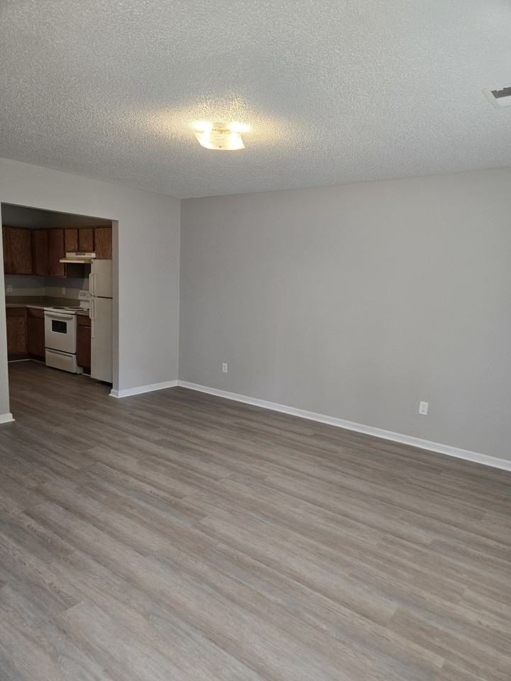 812 Royal St #B - Photo 2 of 10