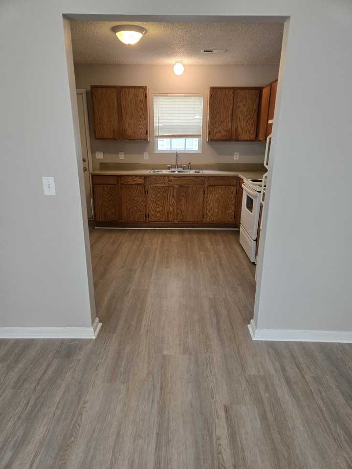 812 Royal St #B - Photo 3 of 10