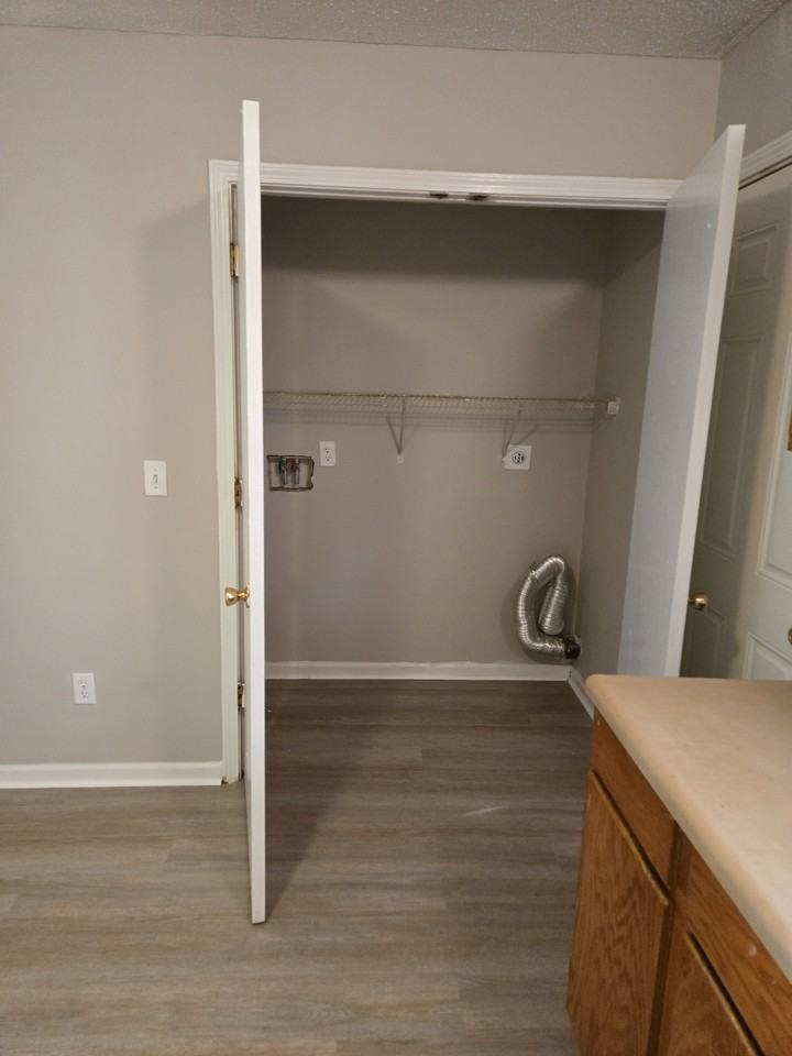 812 Royal St #B - Photo 5 of 10