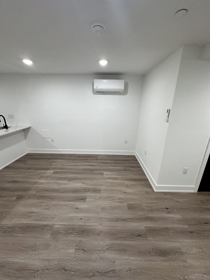 5710 5710 Chestnut Streetunit B #B - Photo 2 of 11